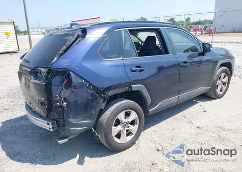 2019 Toyota Rav4 Xle z USA, uszkodzony, nr VIN JTMW1RFV0KD509631
